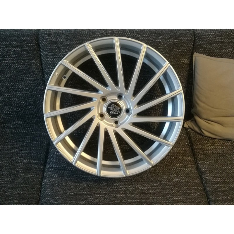 Ultra Wheels UA9 Storm 8,5x19/5x108 ET45 DIA72,6