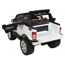 RiverToys New Ford Ranger (белый)