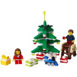 Lego Decorating the Tree 40058