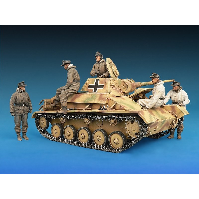 MiniArt Pz.Kpfw. T-70 743(r) w/Crew (1:35)