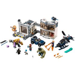 Lego Avengers Compound Battle 76131