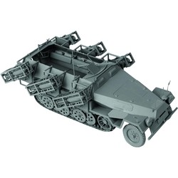 Zvezda German Heavy Rocket Launcher Sd.Kfz.251/1 Ausf.B Stuka zu Fuss (1:35)