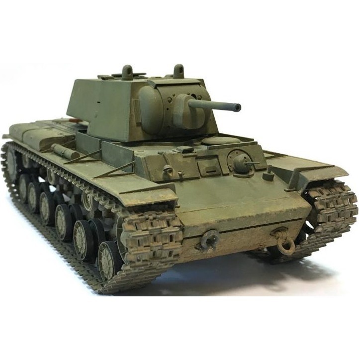 Zvezda Soviet Heavy Tank with L-11 Gun (mod. 1940) KV-1 (1:35)