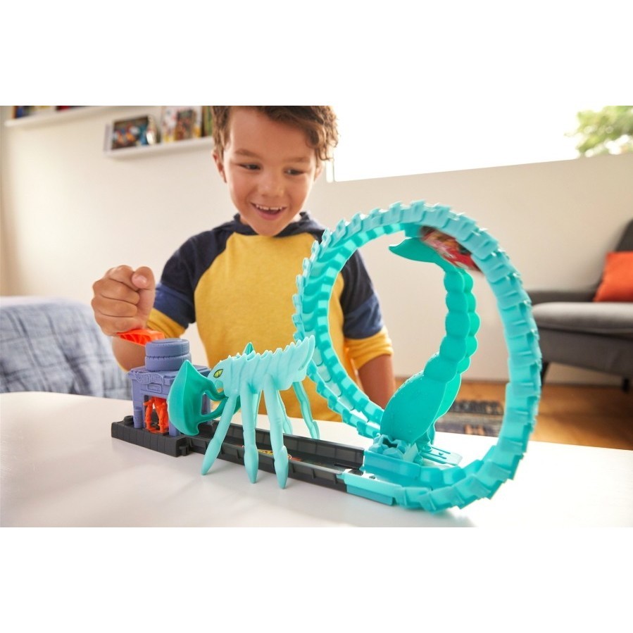 Hot Wheels Toxic Scorpion Attack Play Set GTT67