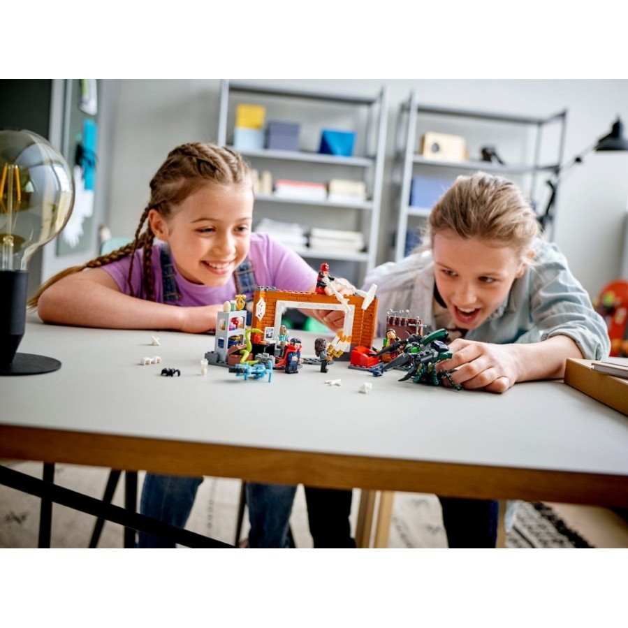 Lego Spider Man at the Sanctum Workshop 76185