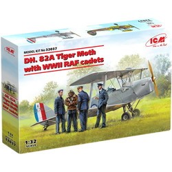 ICM DH. 82A Tiger Moth with WWII RAF Cadets (1:35)