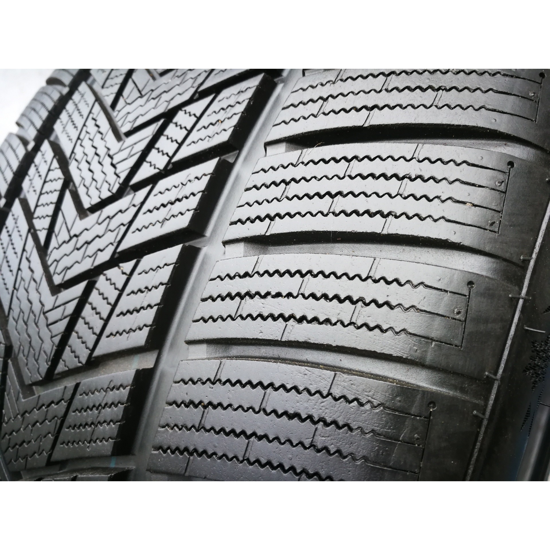 Rotalla Setula W Race S330 245/40 R20 99V