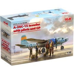 ICM A-26C-15 Invader with Pilots and Ground Personnel (1:48)