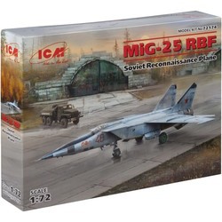 ICM MiG-25 RBF (1:72)