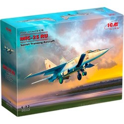 ICM MiG-25 RU (1:72)