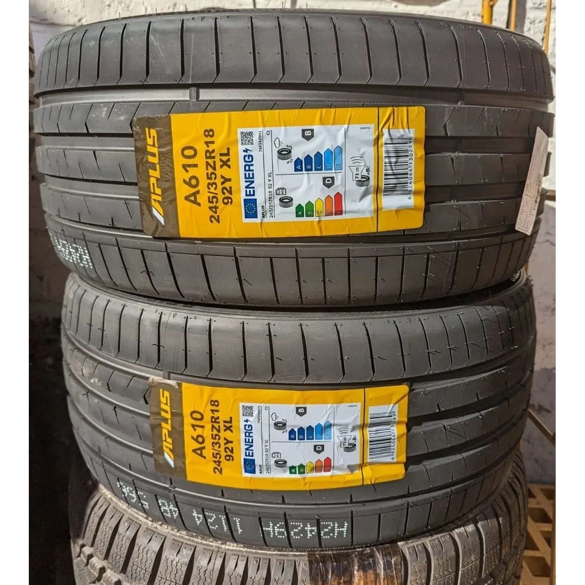 Aplus A610 205/40 R17 84W