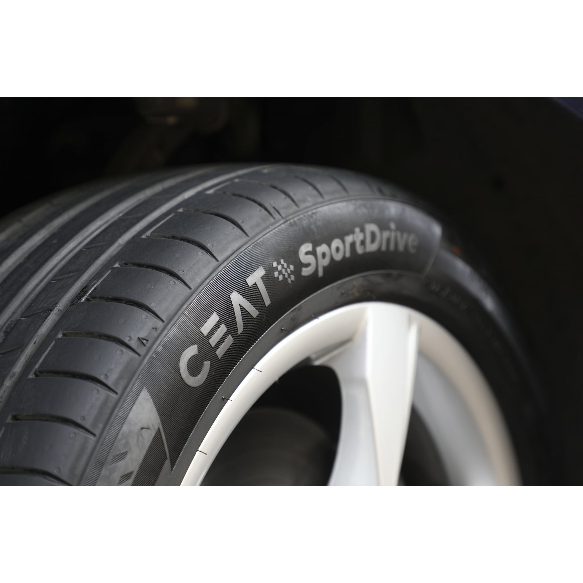Ceat SportDrive 255/35 R19 96W