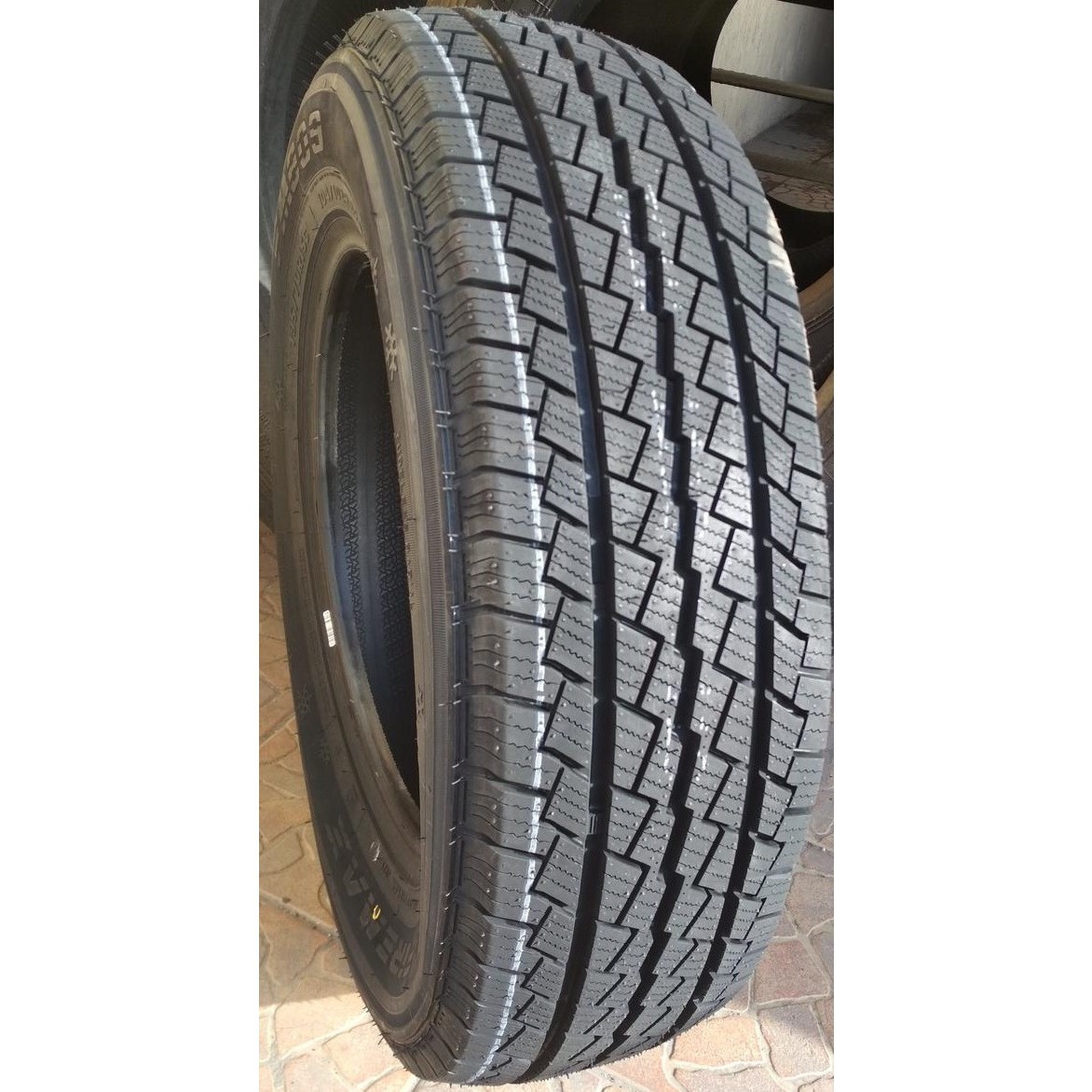 Firemax FM809 215/60 R16C 108R
