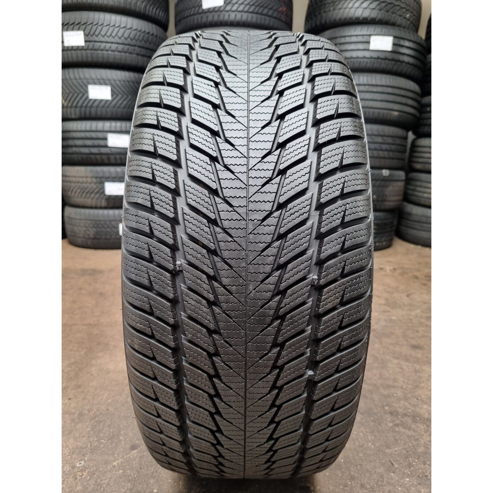 Atlas Polarbear UHP 2 255\/40 R19 100V