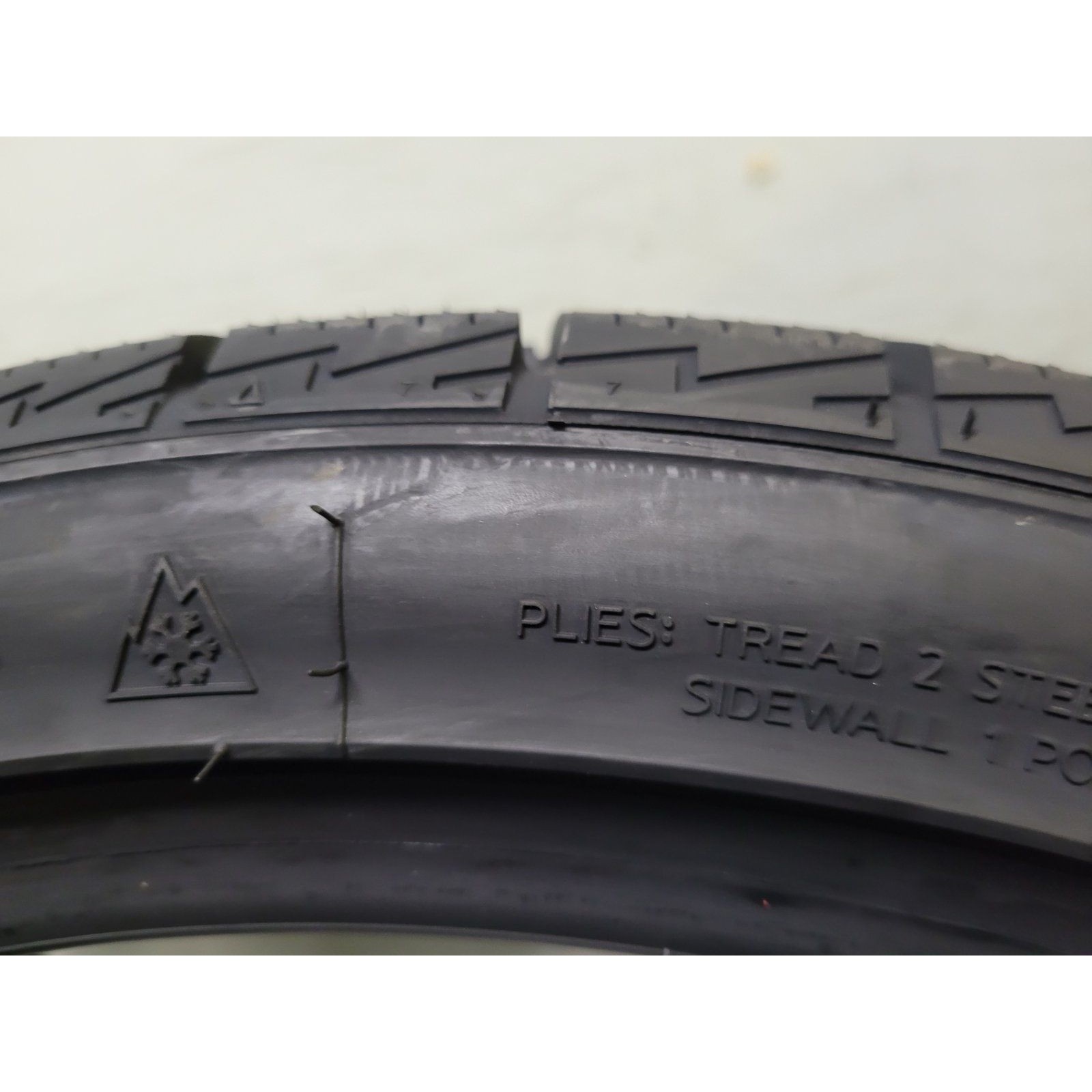 Fortuna Gowin UHP3 235\/50 R19 103V