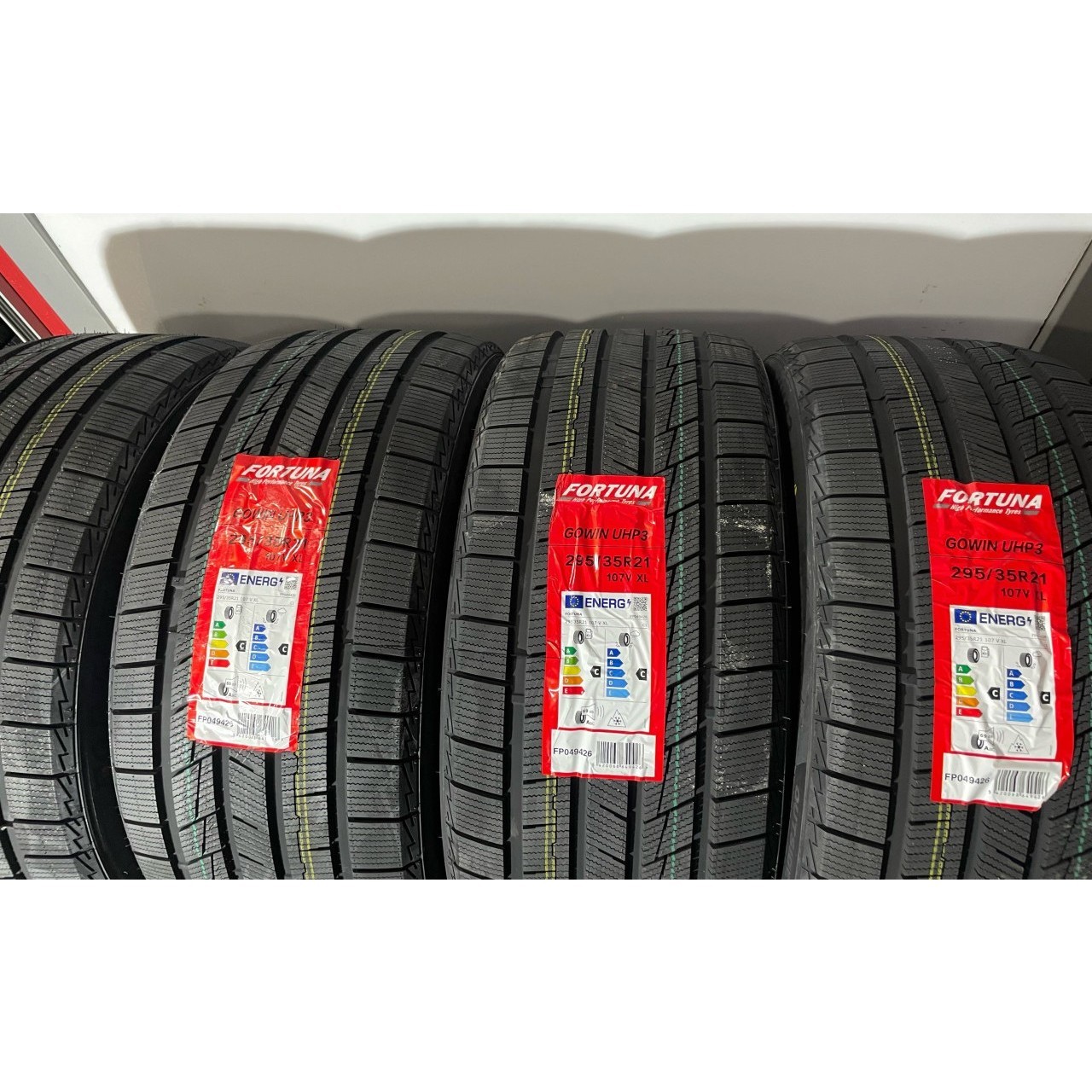 Fortuna Gowin UHP3 255\/45 R20 105H