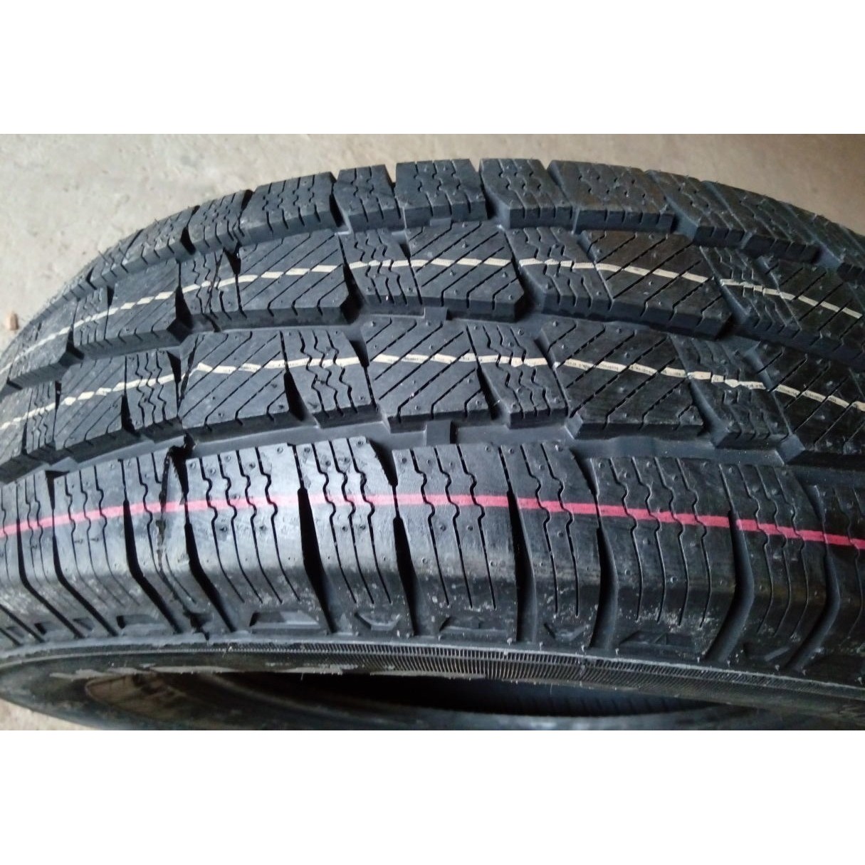 Mirage MR-W300 225\/75 R16C 121R