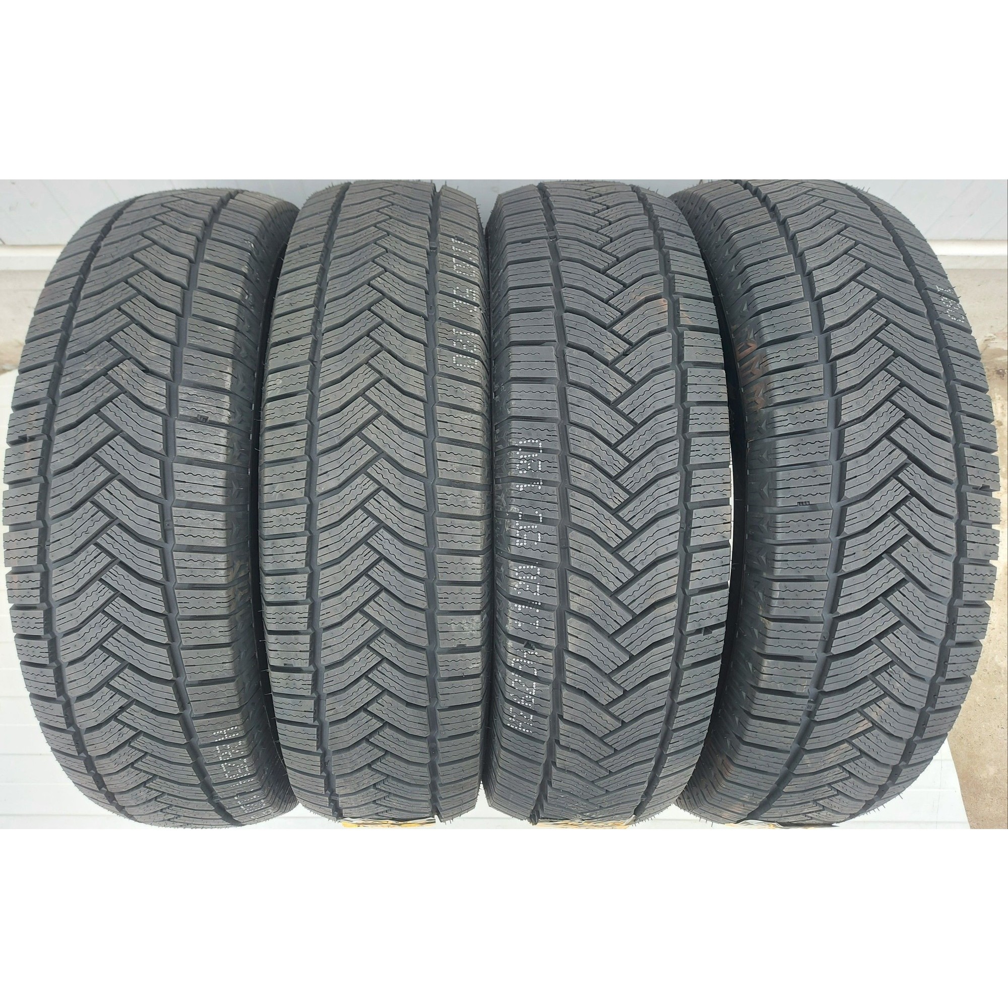 Aplus ASV909 205\/50 R17C 93W