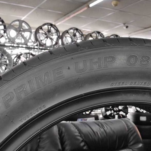 Sonix Prime UHP 08 215\/55 R16 97W