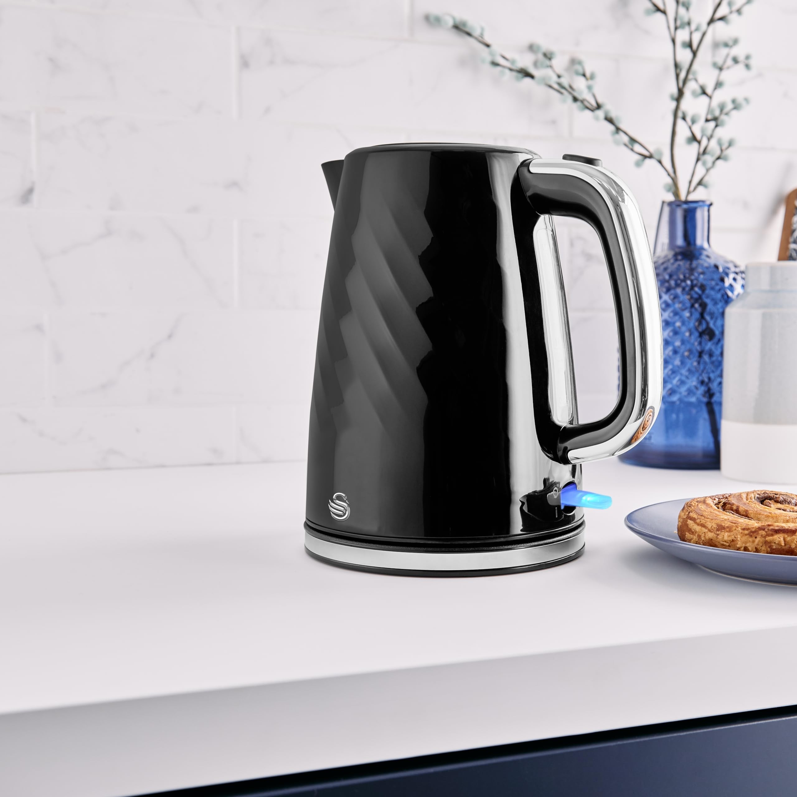 SWAN Windsor SK14611BLK 3000&nbsp;Вт 1.7&nbsp;л  черный
