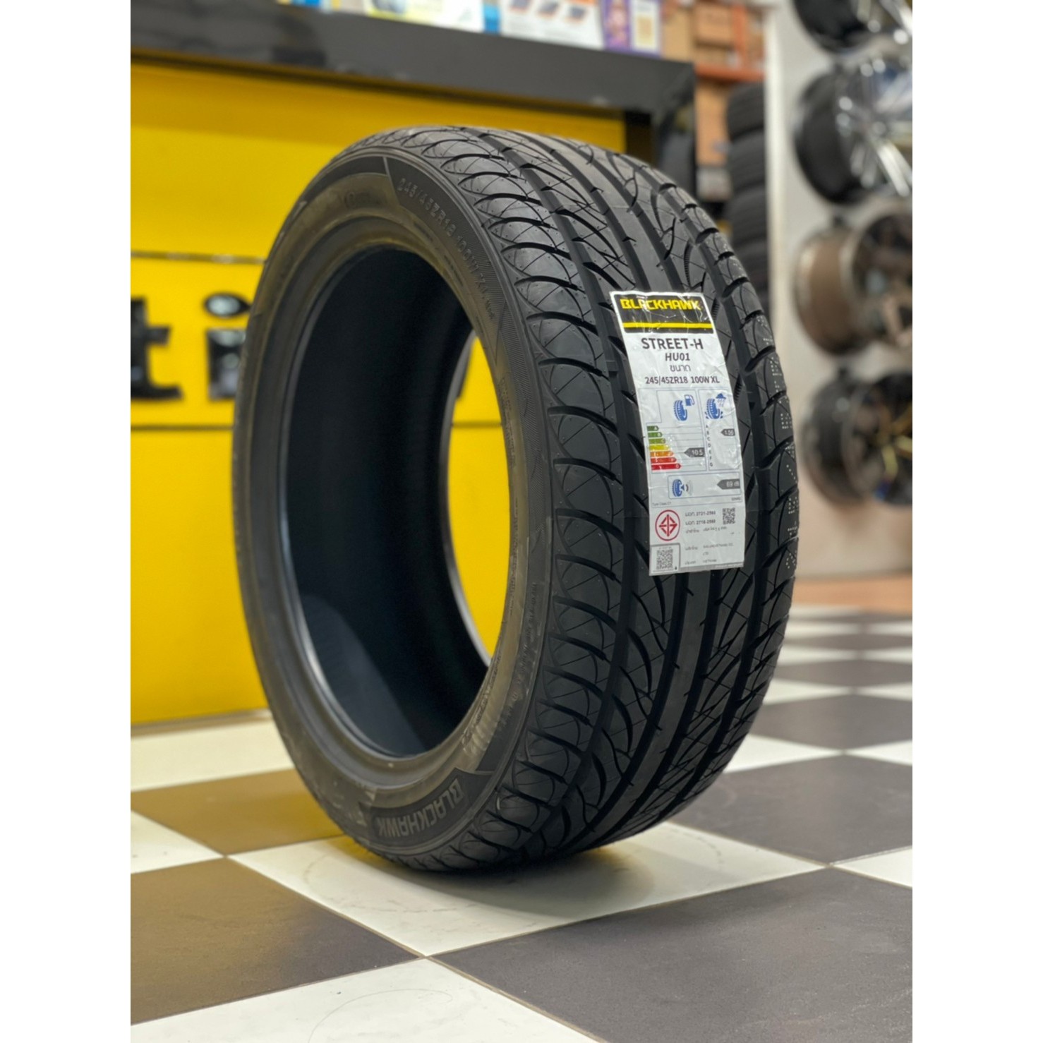 BLACKHAWK HU01 225\/40 R18 92W