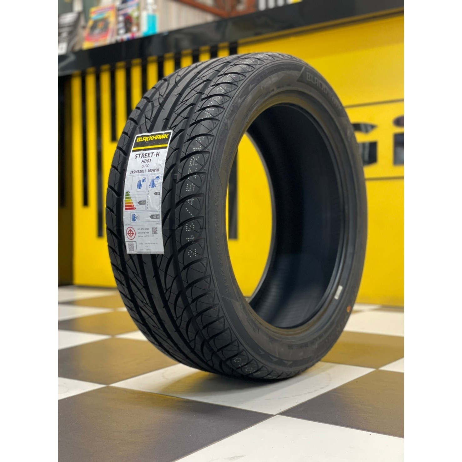 BLACKHAWK HU01 235\/40 R19 96V