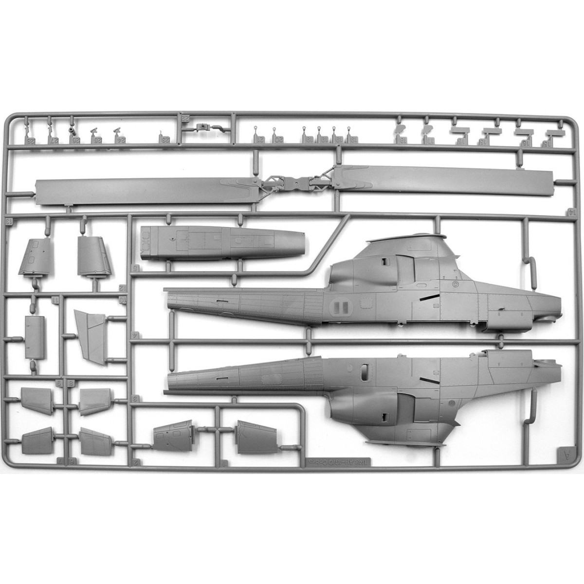 ICM AH-1G Cobra and M8A1 US Landing Mat (1:48)