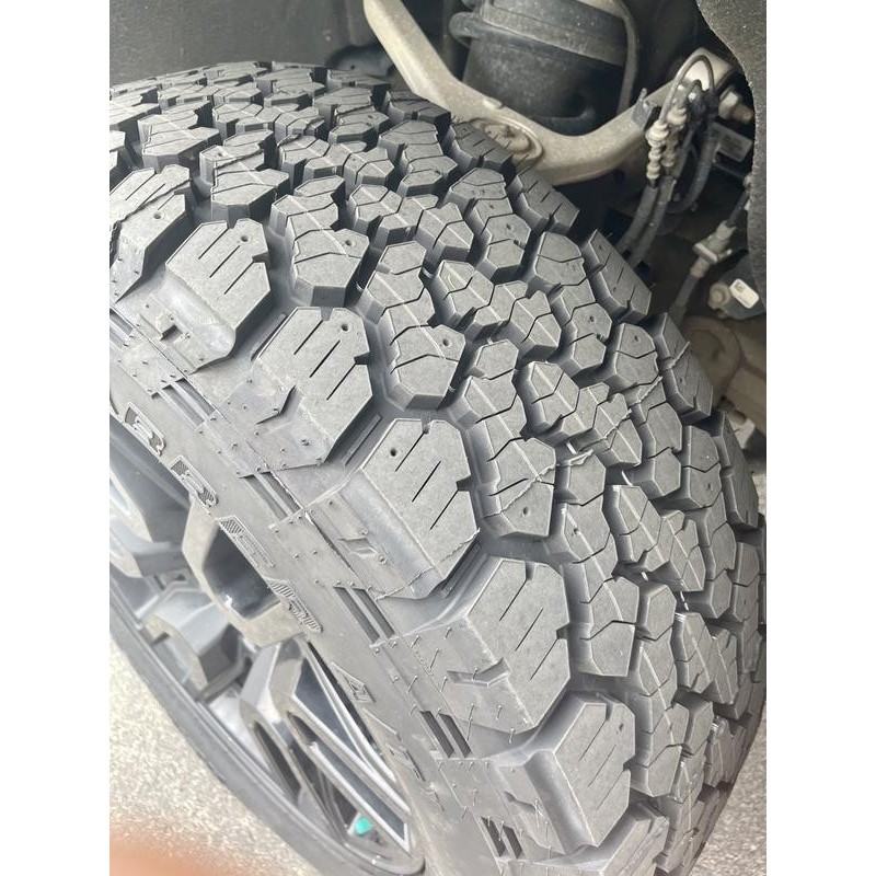 General Grabber A\/TX 285\/60 R20 125S