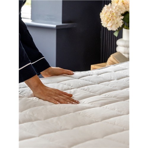 Dream Land Snowed In Organic Cotton Warming Mattress Protector