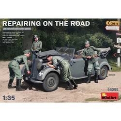 MiniArt Repairing on the Road (1:35)