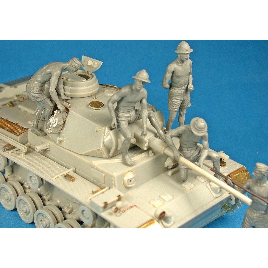 MiniArt German Tank Crew Afrika Korps Special Edition (1:35)
