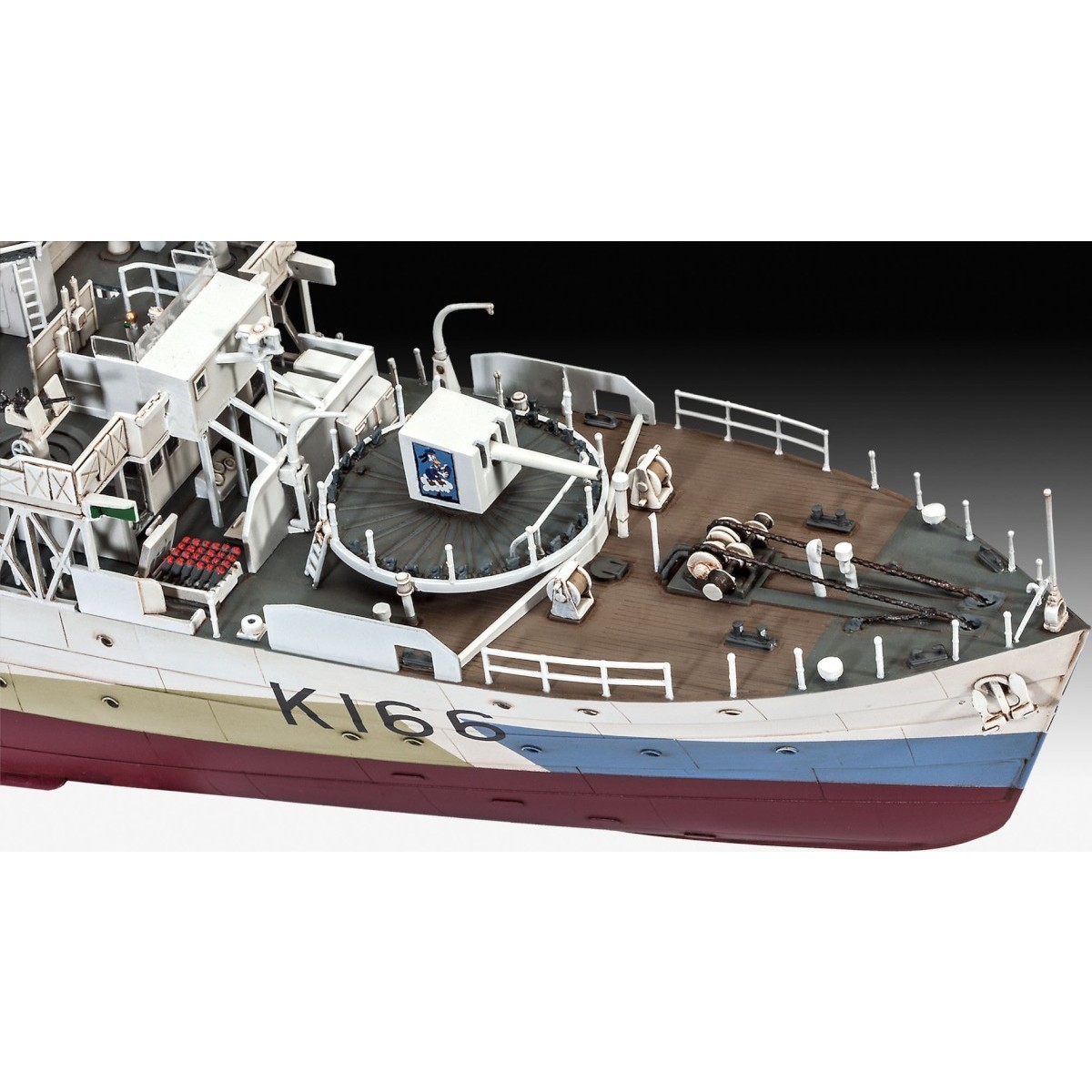 Revell Flower Class Corvette HMCS Snowberry (1:144)