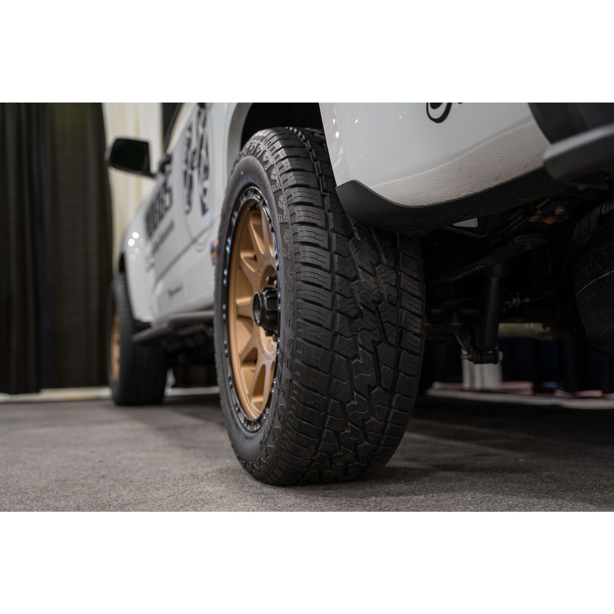 Delinte Bandit A\/T DX-10 285\/45 R22 116H