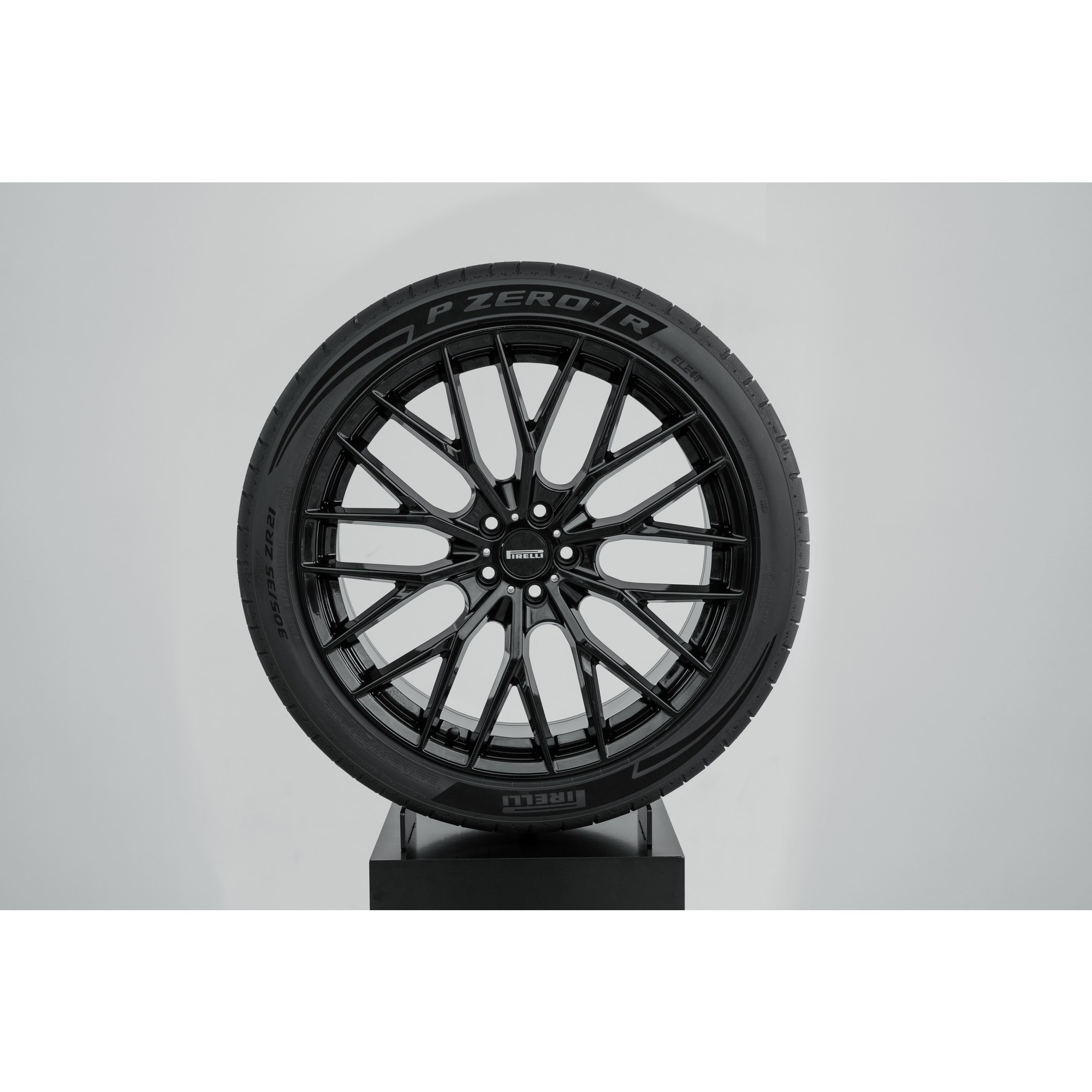 Pirelli PZero R 285\/35 R23 107Y Aston Martin