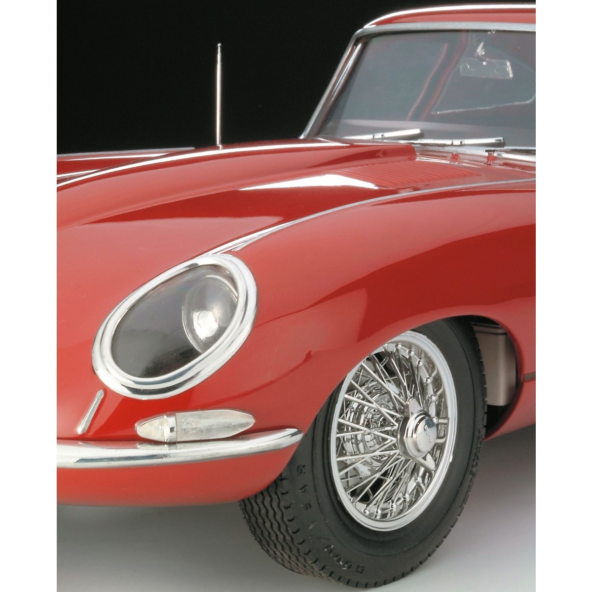Revell Jaguar E-Type (1:8)