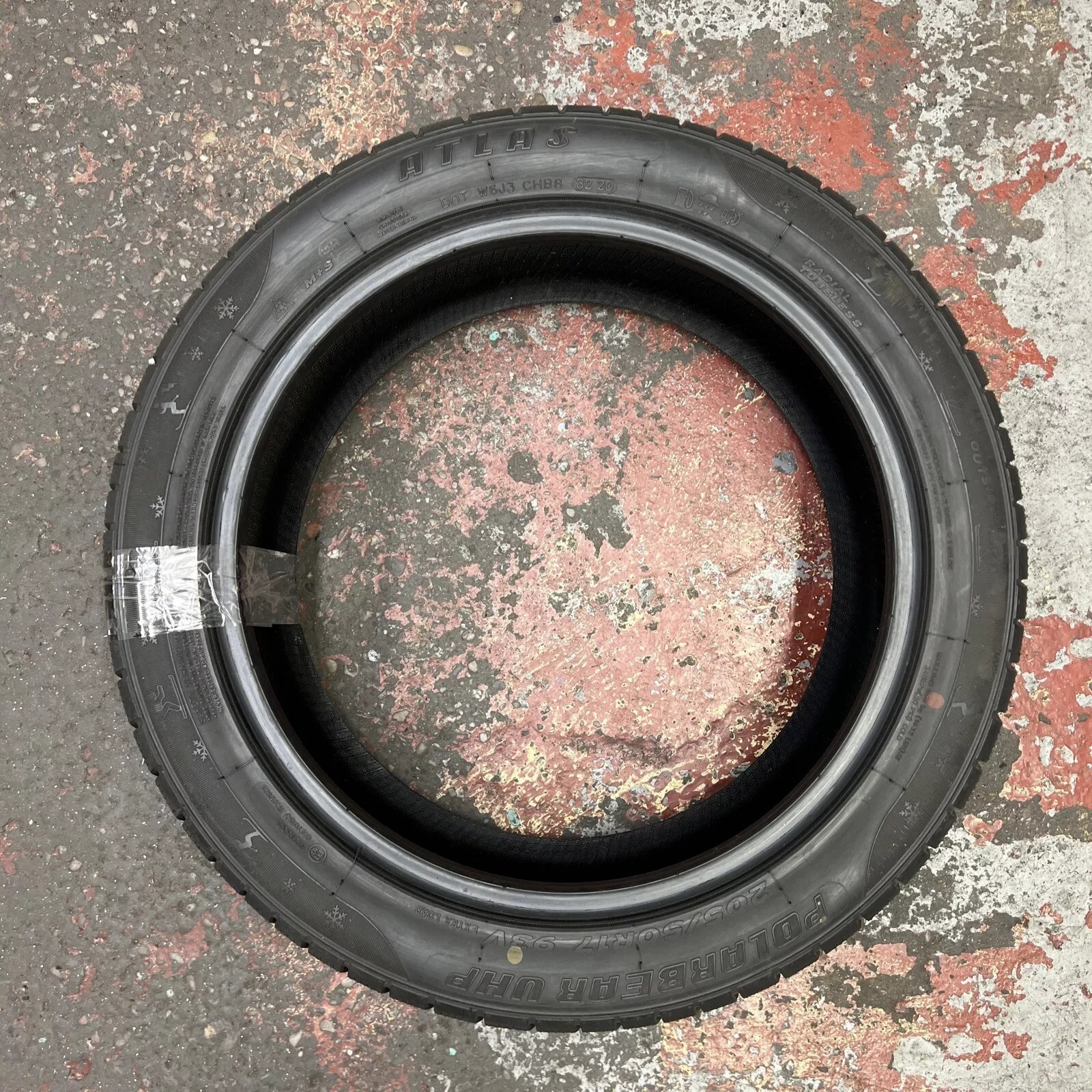 Atlas Polarbear UHP 215/55 R16 97H