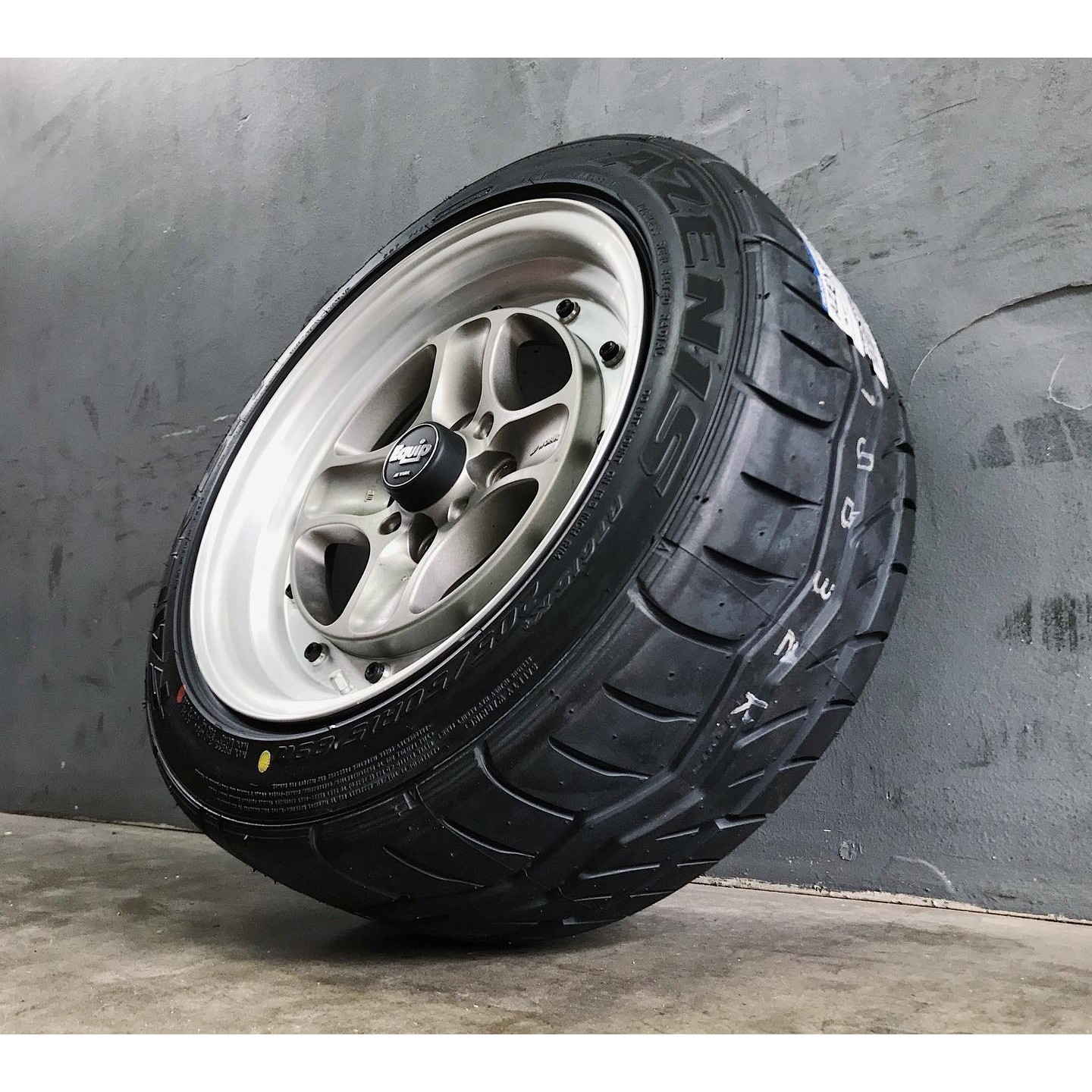 Falken Azenis RT615K+ 245/45 R17 99W