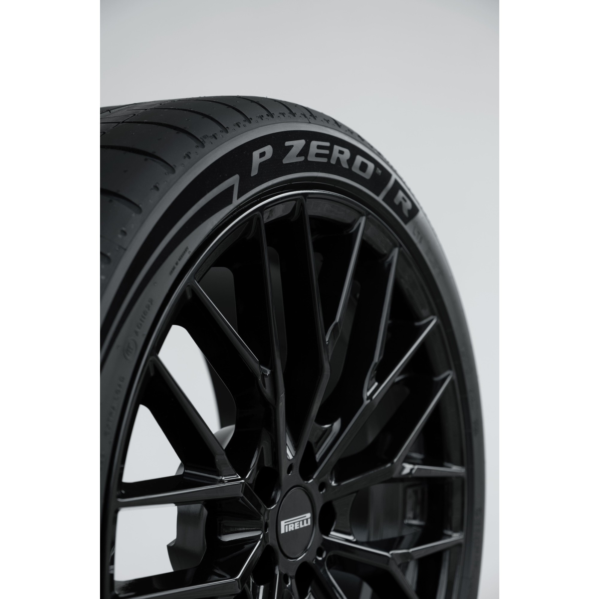 Pirelli PZero R 325/30 R23 109Y