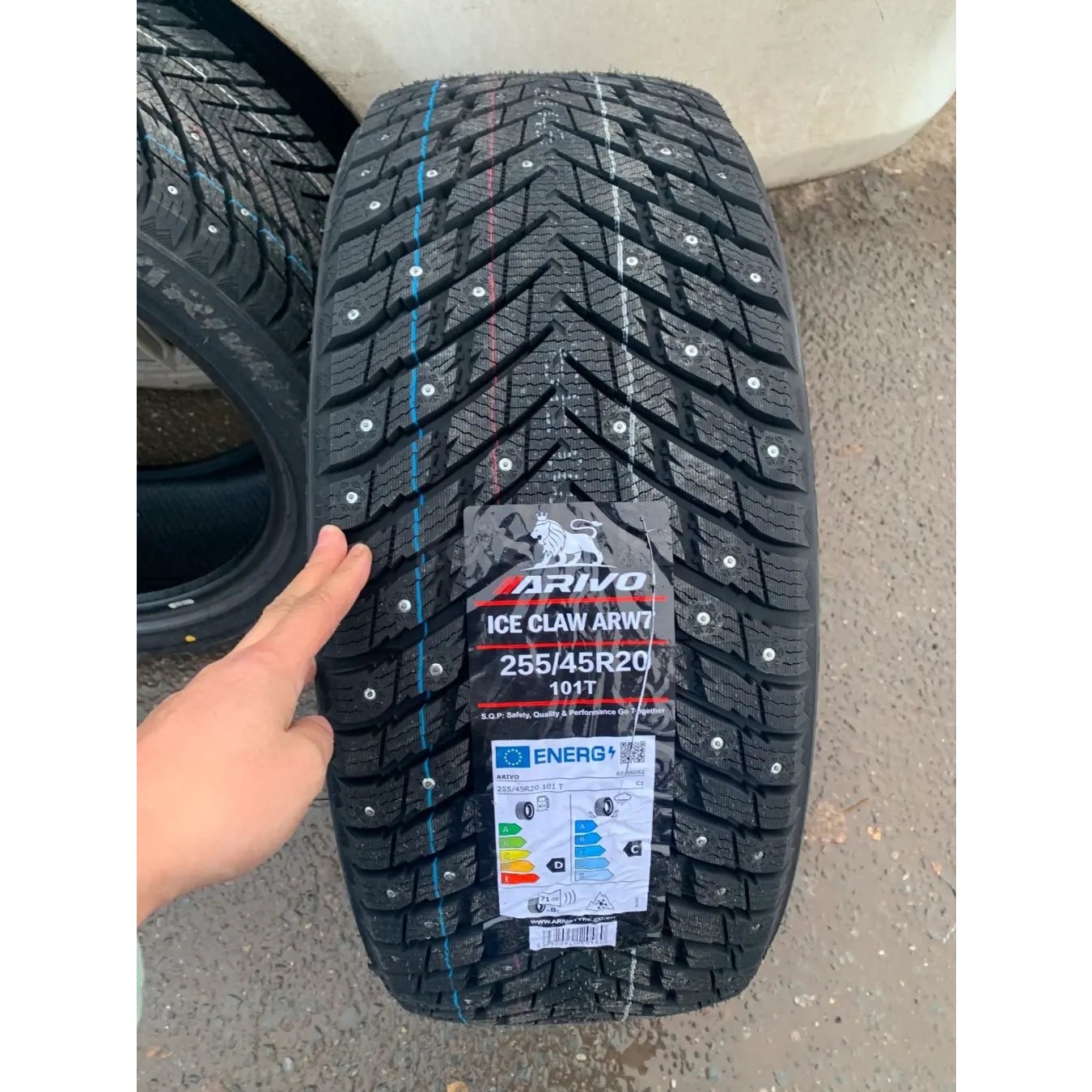 Arivo Ice Claw ARW7 215/55 R18 95T