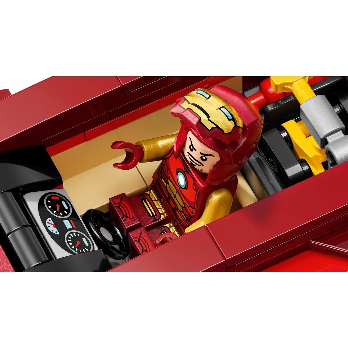 Lego Iron Man Car and Black Panther vs Red Hulk 76310