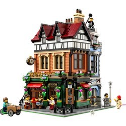Lego Tudor Corner 10350
