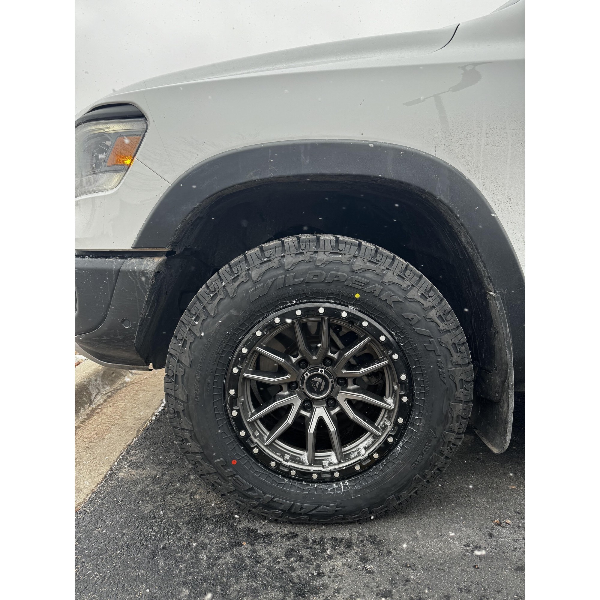 Falken Wildpeak A/T4W 325/50 R22 127R