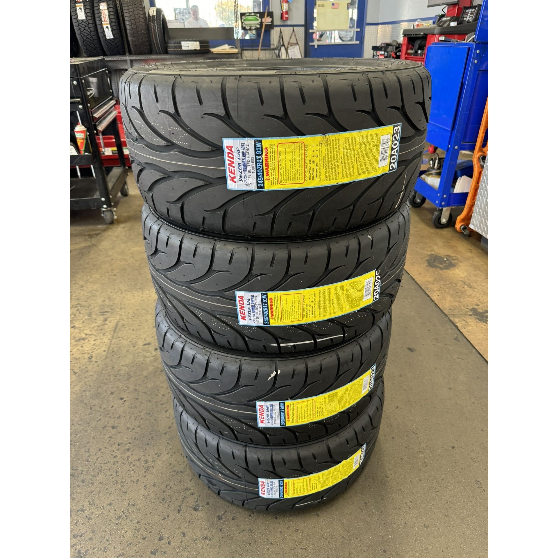 Kenda Vezda UHP Max Summer 235/40 R17 90W