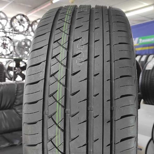 Sonix Prime UHP 08 255/40 R18 99W