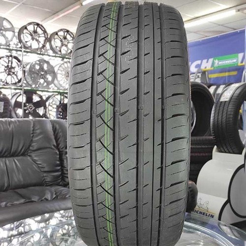 Sonix Prime UHP 08 255/40 R18 99W
