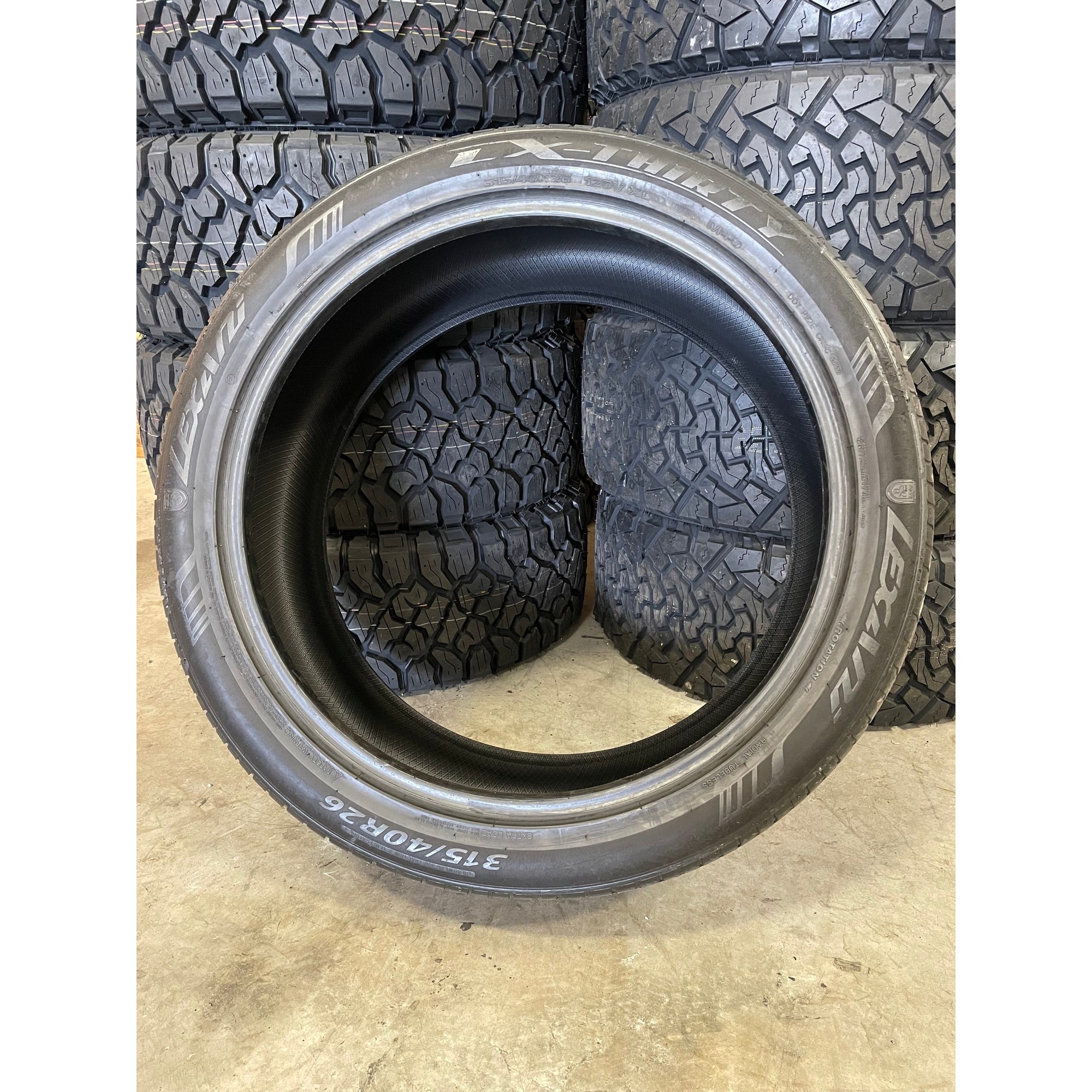Lexani LX-Thirty 305/45 R22 118V
