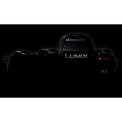 Panasonic DC-S5 kit 18-40