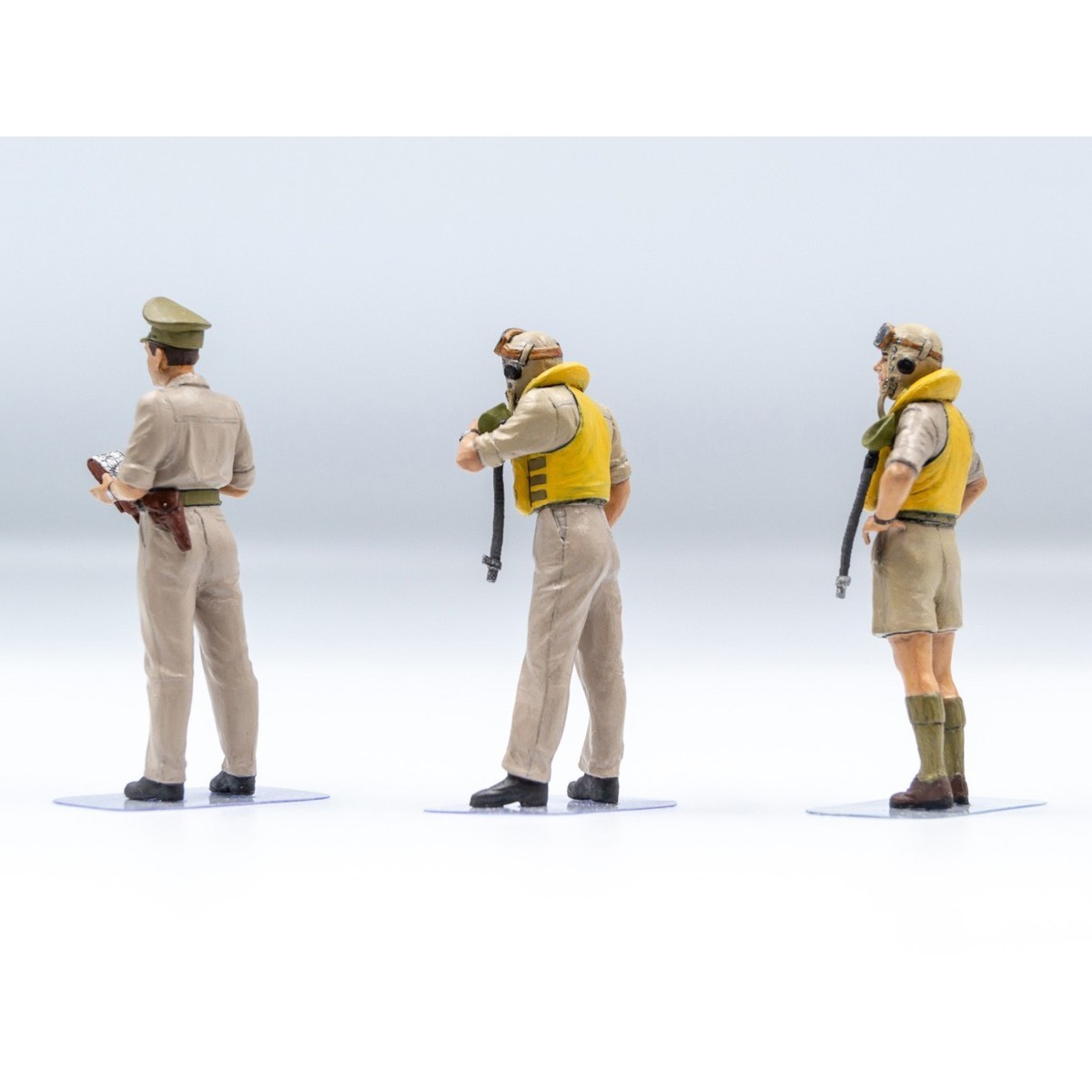ICM British Pilots in Tropical Uniform (1939-1943) (1:32)