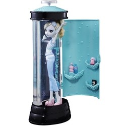 Monster High Dead Tired Lagoona Blue and Hydration Station V796
