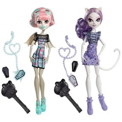 Monster High Ghoul Chat Rochelle Goyle and Catrine DeMew CBX57